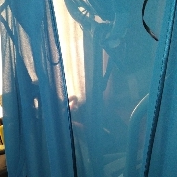 Maya Brooke outfit - Picture 2 of 8